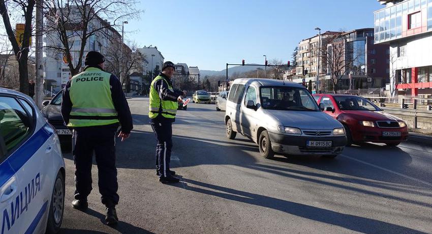 Три районни управления помагаха днес на „Пътна полиция” - Шумен