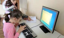Похвално! "Шуменско плато" дарява компютър на децата от кв."Кирково"