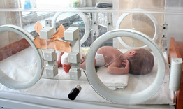 Шуменски медици спасиха бебе 700 грама