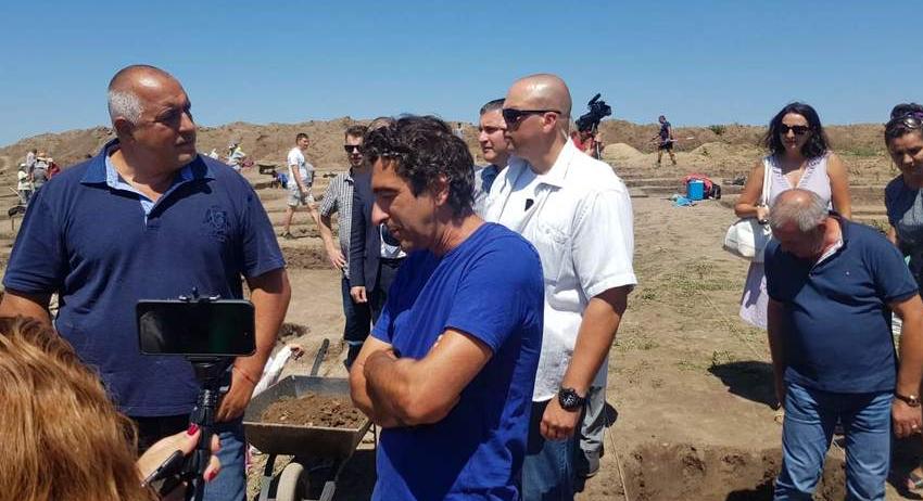 Година след старта на "Хемус" Борисов нагледа строители и археолози