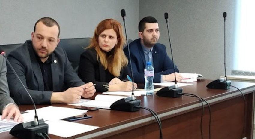 Кметът на Нови пазар откри кампания и дари заплатата си срещу covid-19 