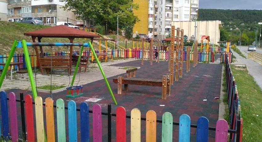 Завършиха ремонтите на част от детските и спортни площадки в Шумен