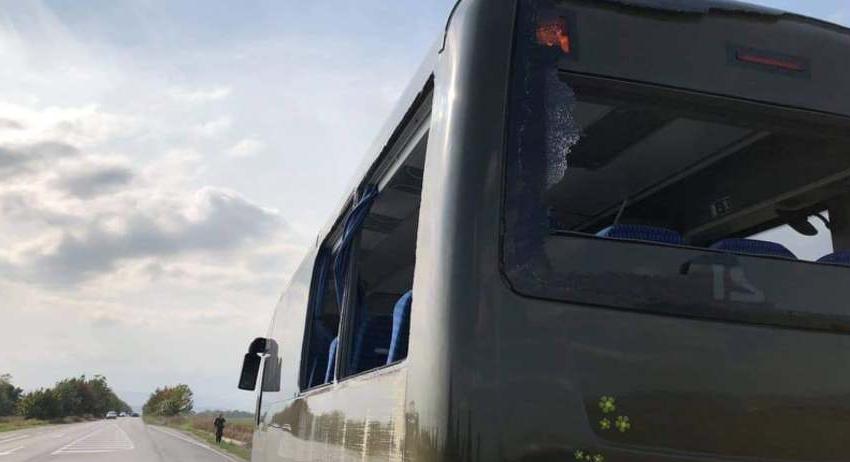 Автобус с военнослужещи катастрофира до Дибич