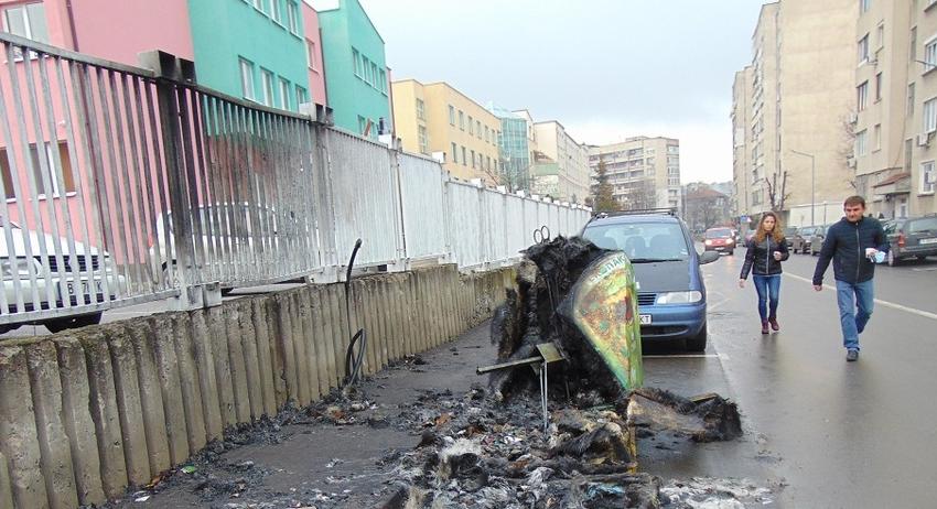 Вандали запалиха контейнери за разделно събиране 