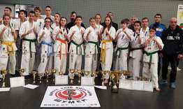 Златни медали спечелиха млади шуменски каратисти  
