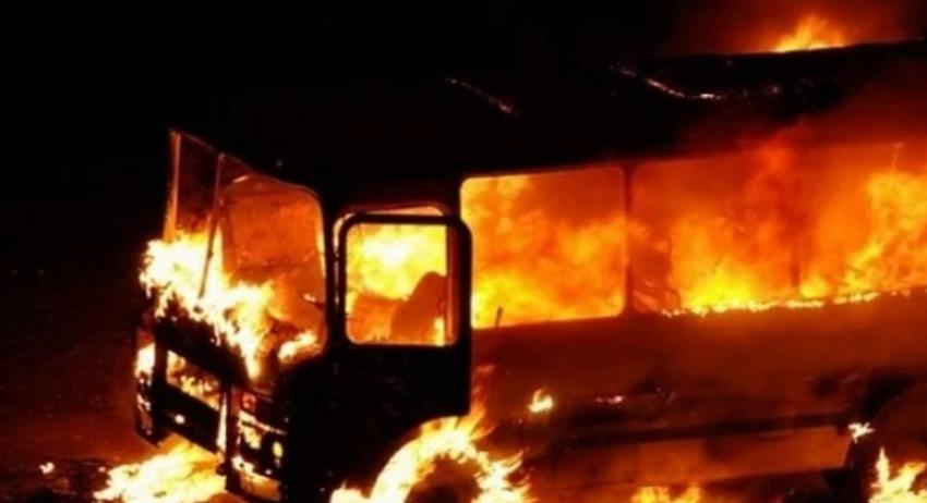 Горящ автобус "Мерцедес" подпали шивашки цех във Върбица 