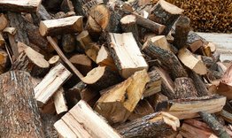 Нови измамни схеми за доставка на "изгодни" дърва за огрев и пелети