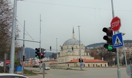 Умен светофар регулира движението на кръстовището до Томбул джамия