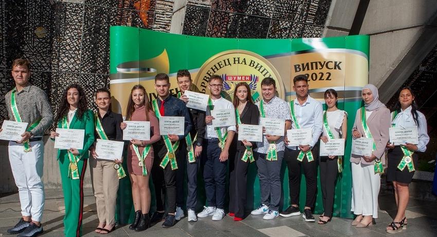 Наградиха първенците на випуск 2022 в Шумен