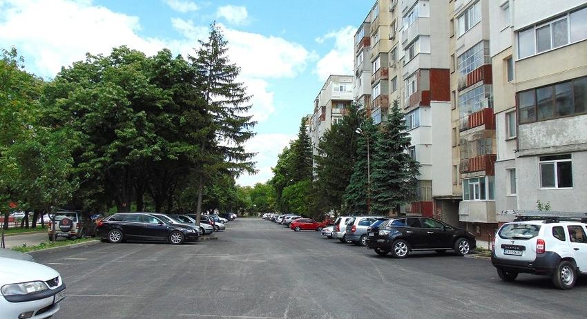Продължават ремонтите на улици и тротоари в Шумен и кварталите на града