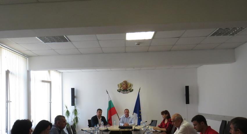 Областният управител проведе работна среща във връзка с проблемите във водоснабдяването на село Троица 