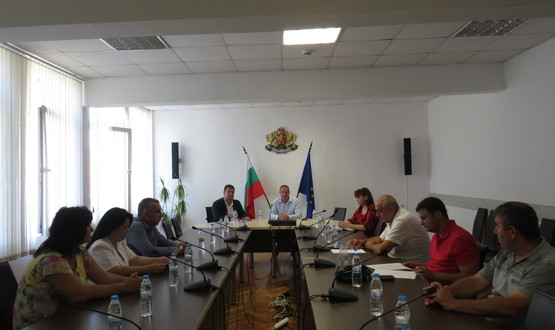 Областният управител проведе работна среща във връзка с проблемите във водоснабдяването на село Троица 