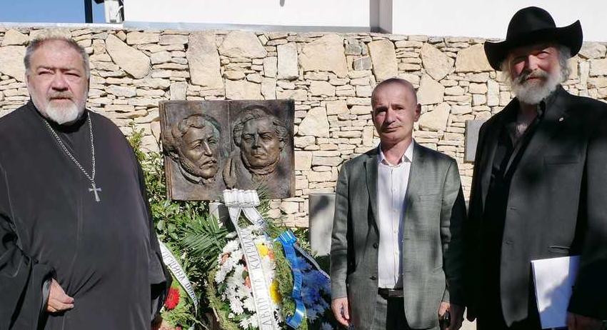 Откриха бюст-паметник на Димитър и Константин Миладинови в Двора на Кирилицата 