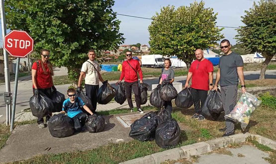 Съпричастност на полицейски служители на РУ Нови пазар в инициативата " Да изчистим България заедно".