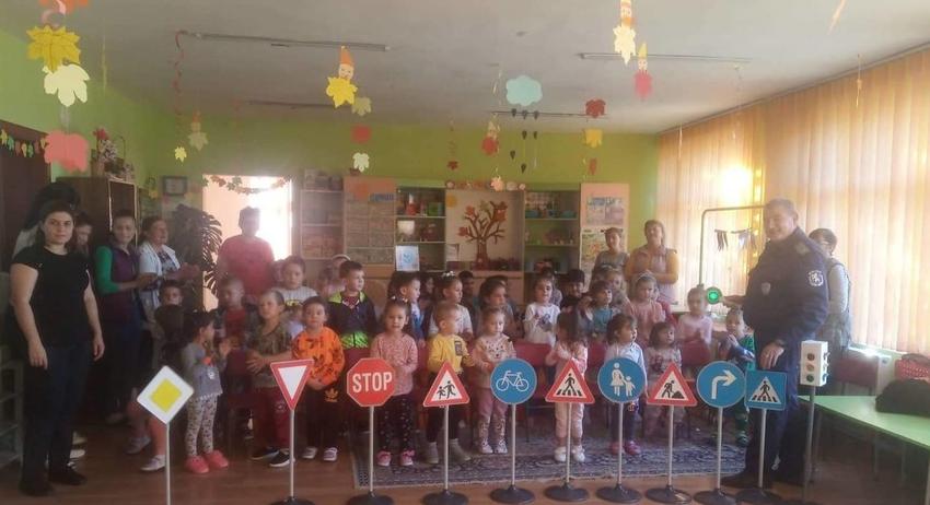 Беседи по пътна безопасност в детските градини в община Никола Козлево 