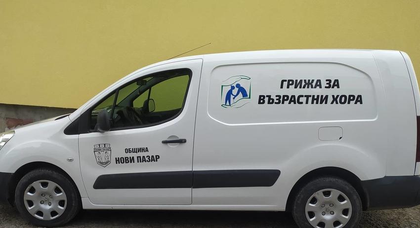 Община Нови пазар дари два нови автомобила на Домашен социален патронаж