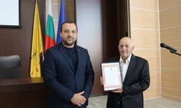 Димитър Никленов е носител на тазгодишната награда за детско-юношеска литература „Калина-Малина“