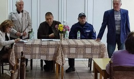 Полицейски служители от участъка в Каспичан проведоха среща с хора от третата възраст в града 