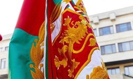 Освещават бойните знамена в Шумен