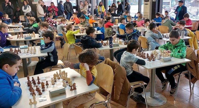 Добро представяне на шуменските шахматисти на турнир във Варна 
