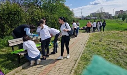 Ученическа акция за по почистване  и облагородяване  в Смядово