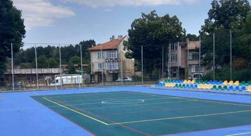 На нова комбинирана спортна площадка ще се радват  възпитаниците на СУ "Паисий Хилендарски" във Върбица