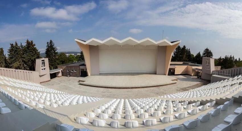 Новият Летен театър отваря врати с концерт на „Българе“