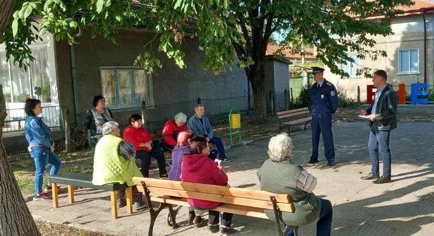 Началникът на полицейското управление в Нови пазар проведе среща с жителите на село Енево