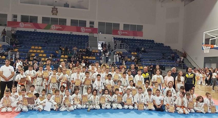 Шуменските каратисти спечелиха отборната купа в турнира на ЦПЛР-УСШ „Хан Крум“