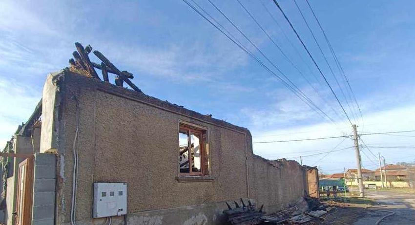 Изгоря къща в Смядово 