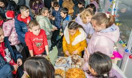 600 лева от коледен базар събраха ученици от СУ "Трайко Симеонов"