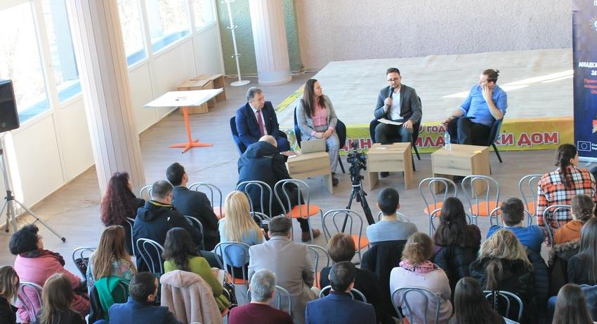 Кметът проф. Христо Христов откри информационна среща за „Стратегията за развитие на младите хора в Община Шумен“