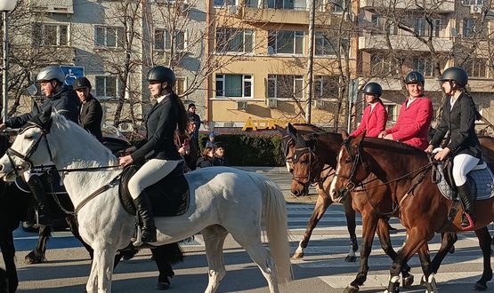 Празнично конно шествие за Тодоровден