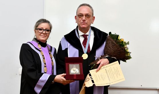 Проф. Петър Стоянович бе удостоен с почетното отличие Doctor honoris causa на Шуменския университет