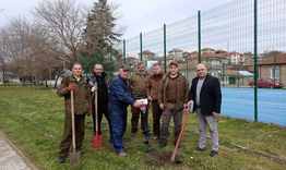 100 нови дръвчета ще красят паркове на детски градини и площадки в Нови пазар и Каспичан