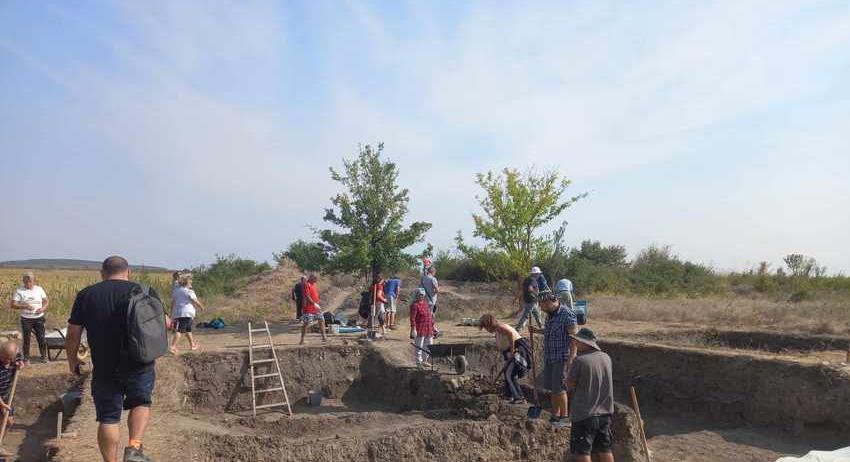 Уникален оловен печат откриха при разкопки в Плиска