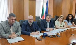 Община Шумен подписа споразумения с МРРБ за финансиране на стадион „Панайот Волов“ и пазара
