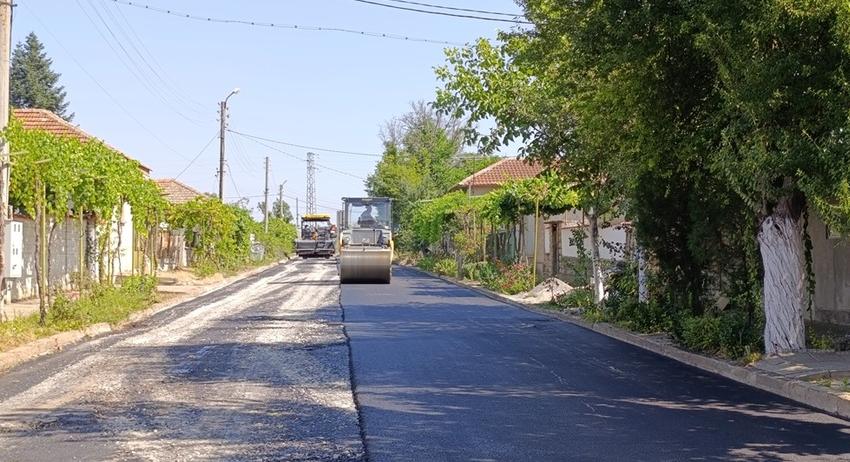 Кметът инспектира две нови улици в с. Мадара