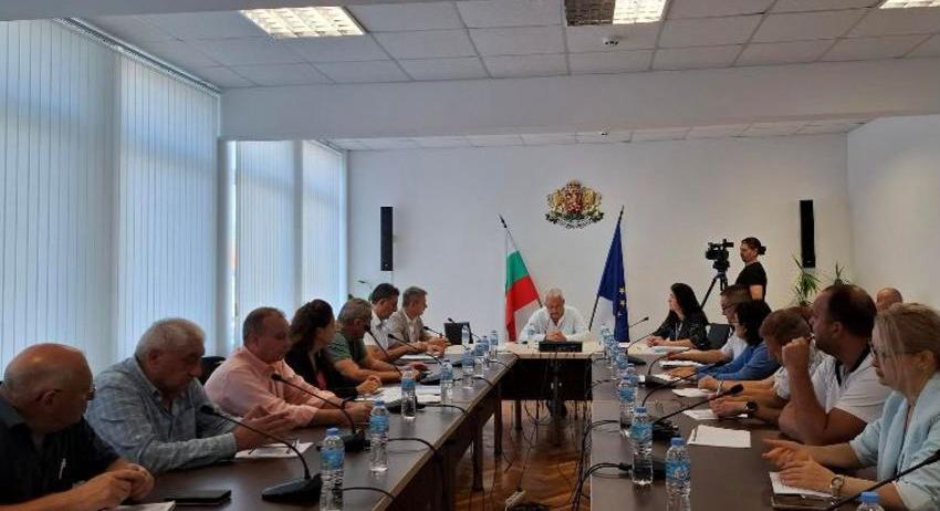 Обновявават пешеходните пътеки около училищата и детските градини в област Шумен