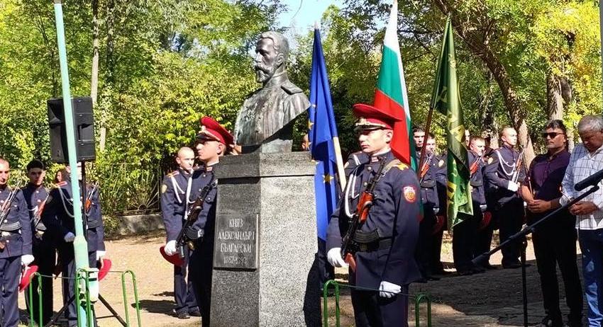 Осветиха бюст-паметник на княз Александър Батенберг