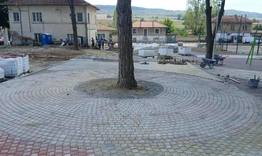 Продължава изграждането на новия площад на върбишкото с. Иваново