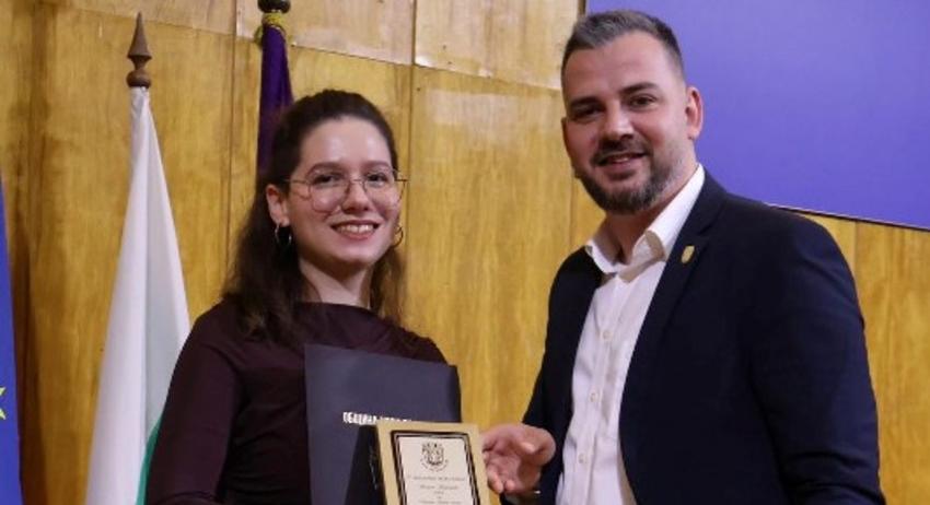 Елеонора Ганчева беше отличена от Община Нови пазар