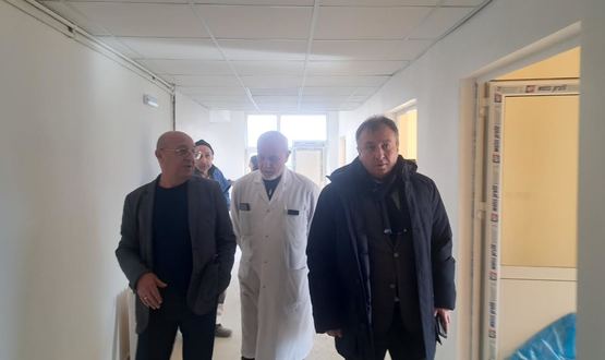 Кметът инспектира напредъка на ремонта на Детското отделение