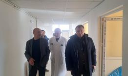 Кметът инспектира напредъка на ремонта на Детското отделение