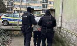 Четирима са задържани при специализирана полицейска операция