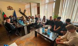 Кметът на Върбица посрещна зрелостниците на СУ „Паисий Хилендарски“