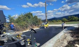 Асфалтират улици в няколко населени места на община Върбица